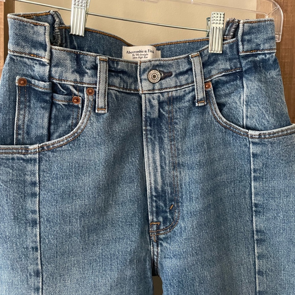 Abercrombie Jeans 90s Straight Ulta High Rise